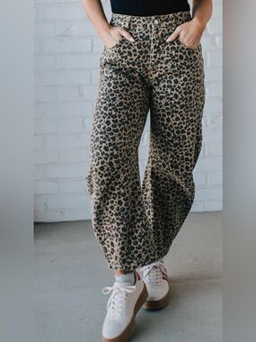 Leopard Print Barrel Leg Jeans size Small